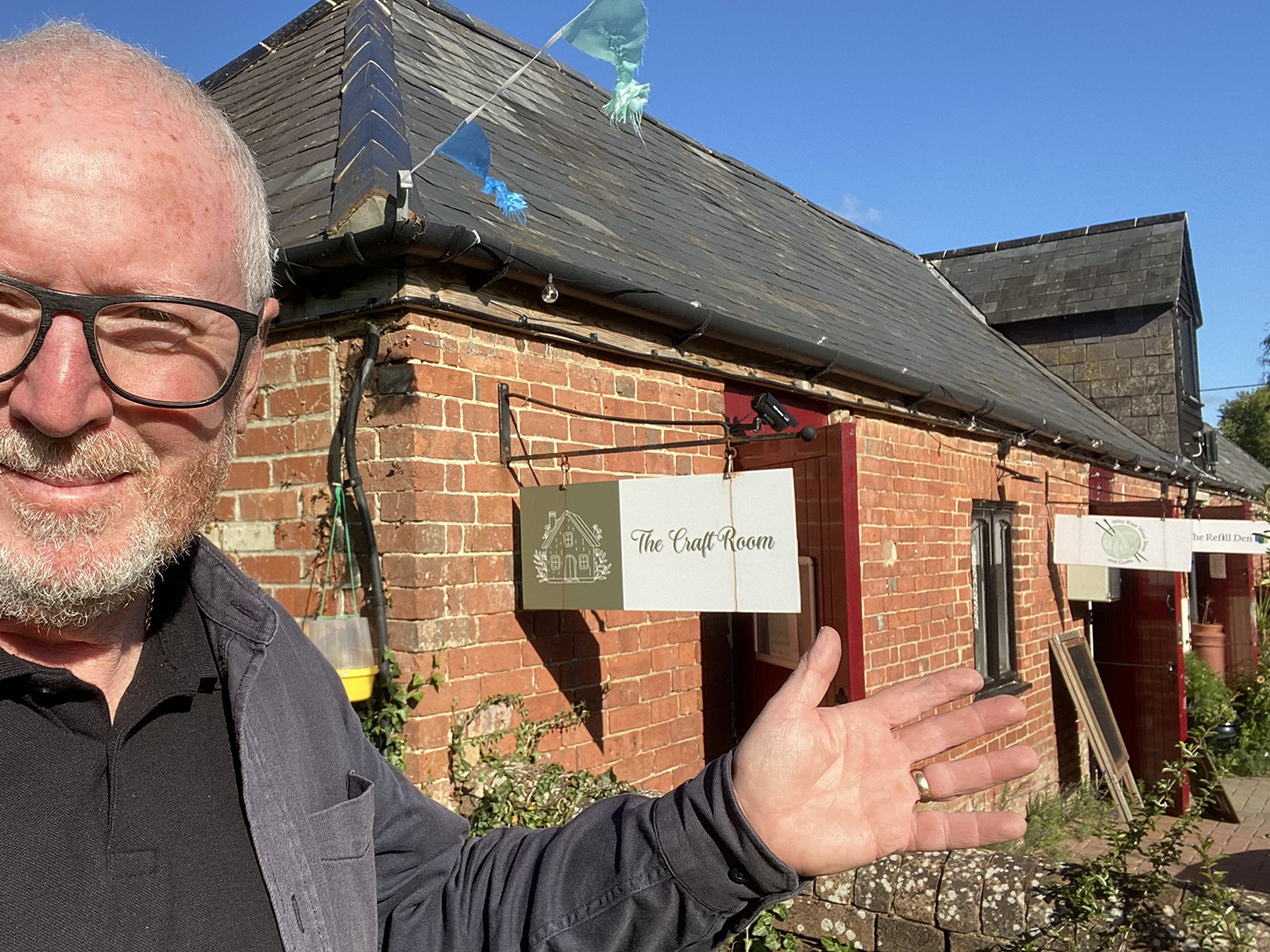 Urban Sketcher Shaun Forward at the Courtyard Centre