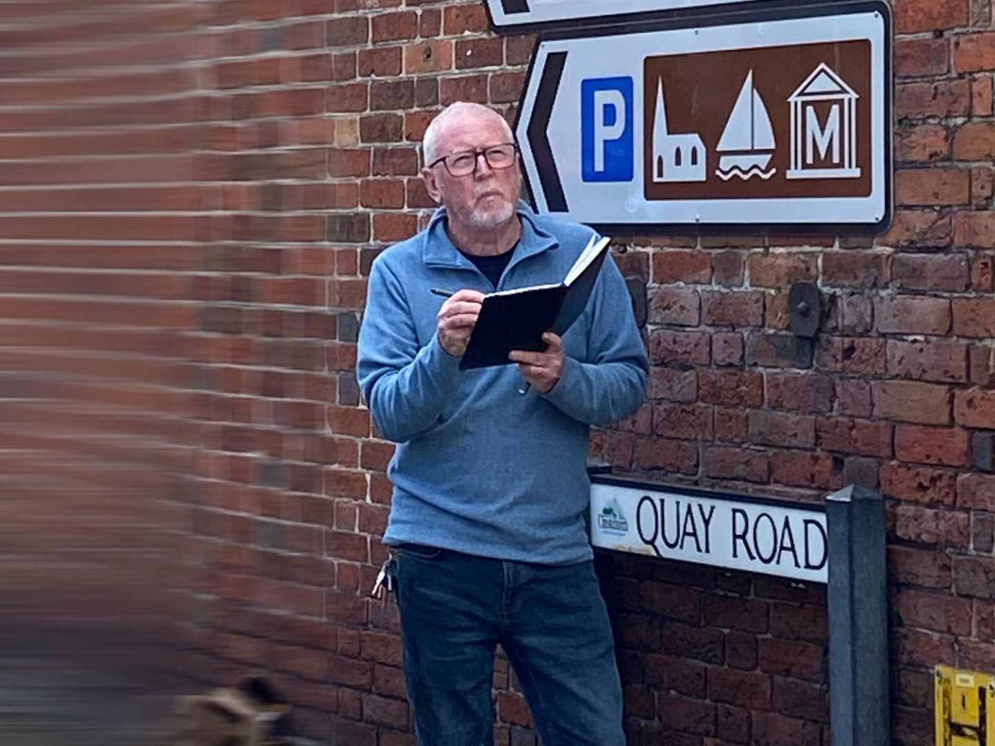 Shaun Forward sketching outdoors