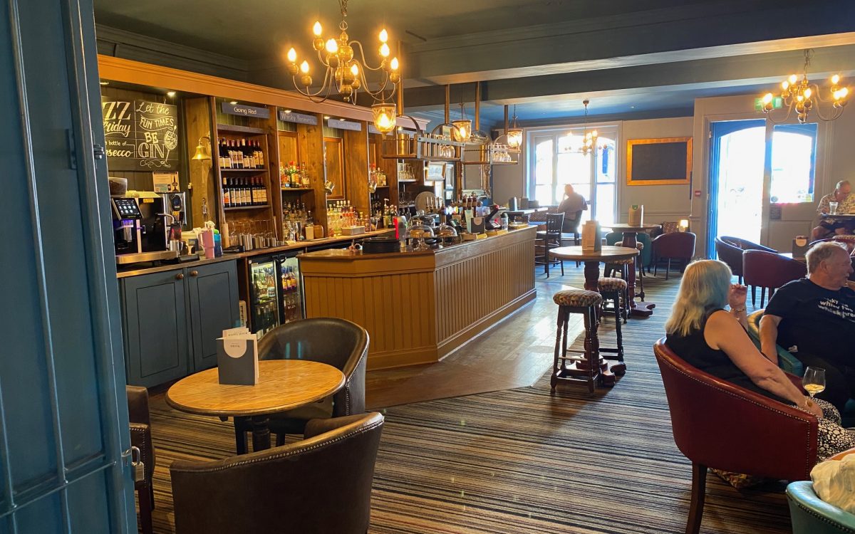Kings Head Wimborne Bar